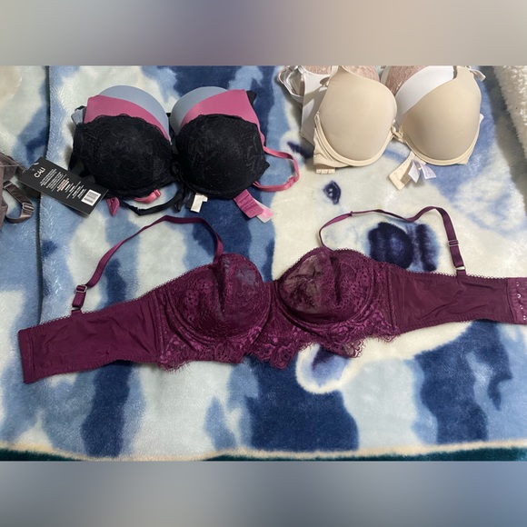 Bras - Picture 8 of 8